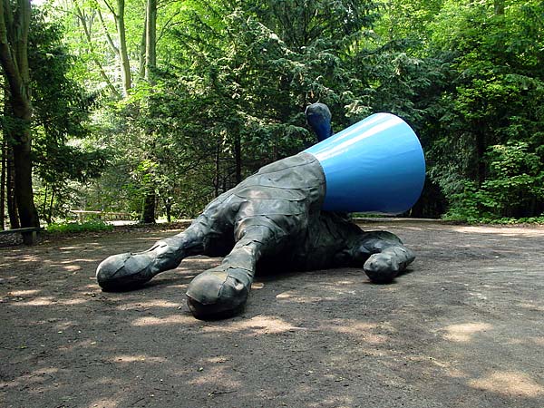 groenewoud/buij scratch sculpture dog rubber