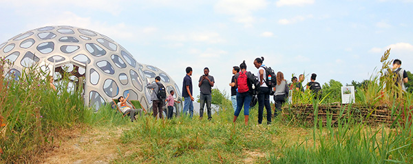 TU Delft students visiting the Waterbar